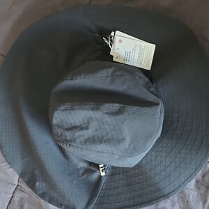 Lululemon cinchable wide brimmed hat